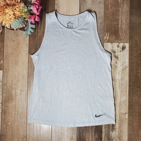 Nike Dri-Fit Women's Gray Athletic Tank Top Size XS EUC - Picture 1 of 8